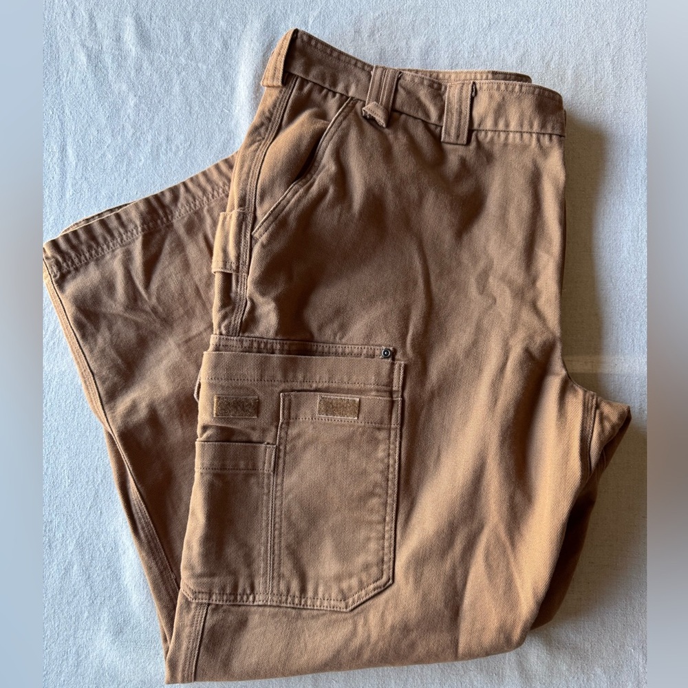 Men’s Duluth Trading carpenter style pants Size 46x32
like new .. relaxed fit